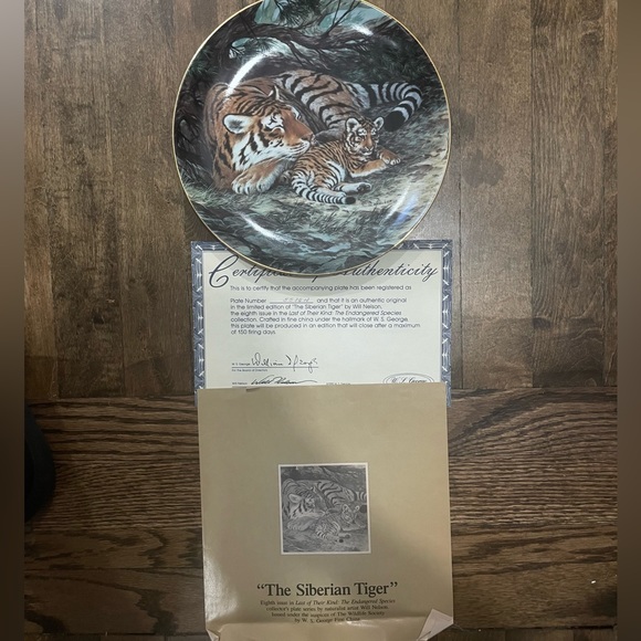 The Siberian Tiger Collectors Plate - Picture 2 of 4